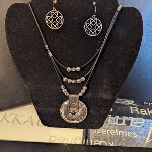 Chic Silver & Black Necklace Set Hammered Silver Tone Circle Necklace & Earrings